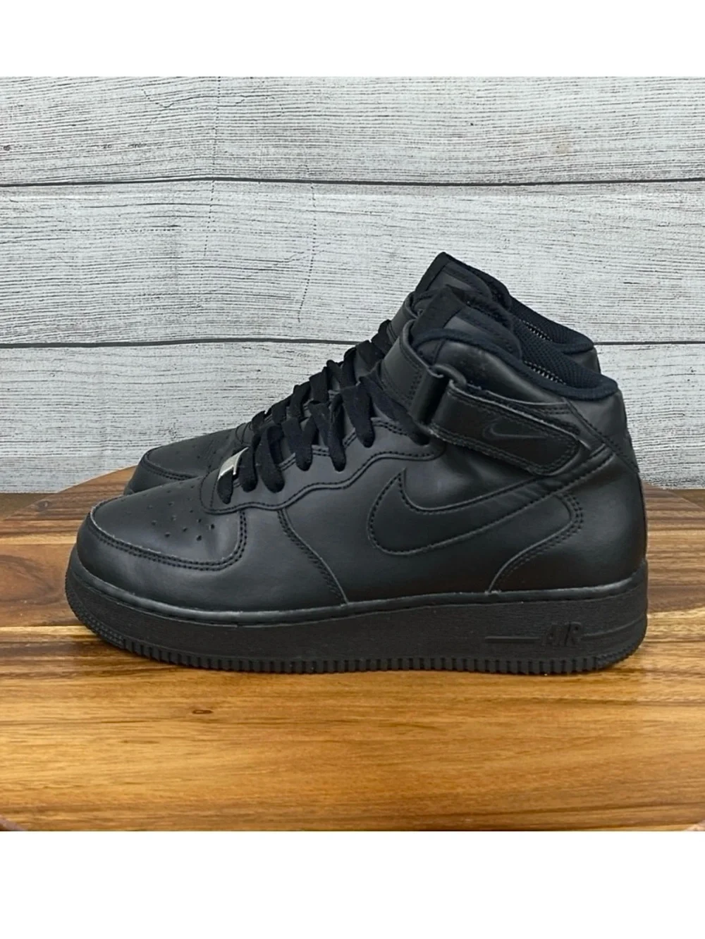 Nike Air Force 1 Mid Triple Black Shoe 314195-004 Men’s Size 7 / Womens Size 8.5